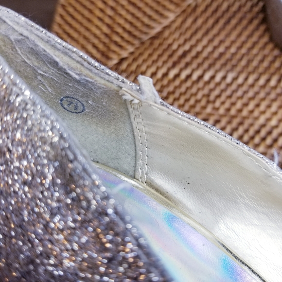 Women's Size 7.5 Gold Glitter Peep Toe Stilettos - Picture 7 of 7